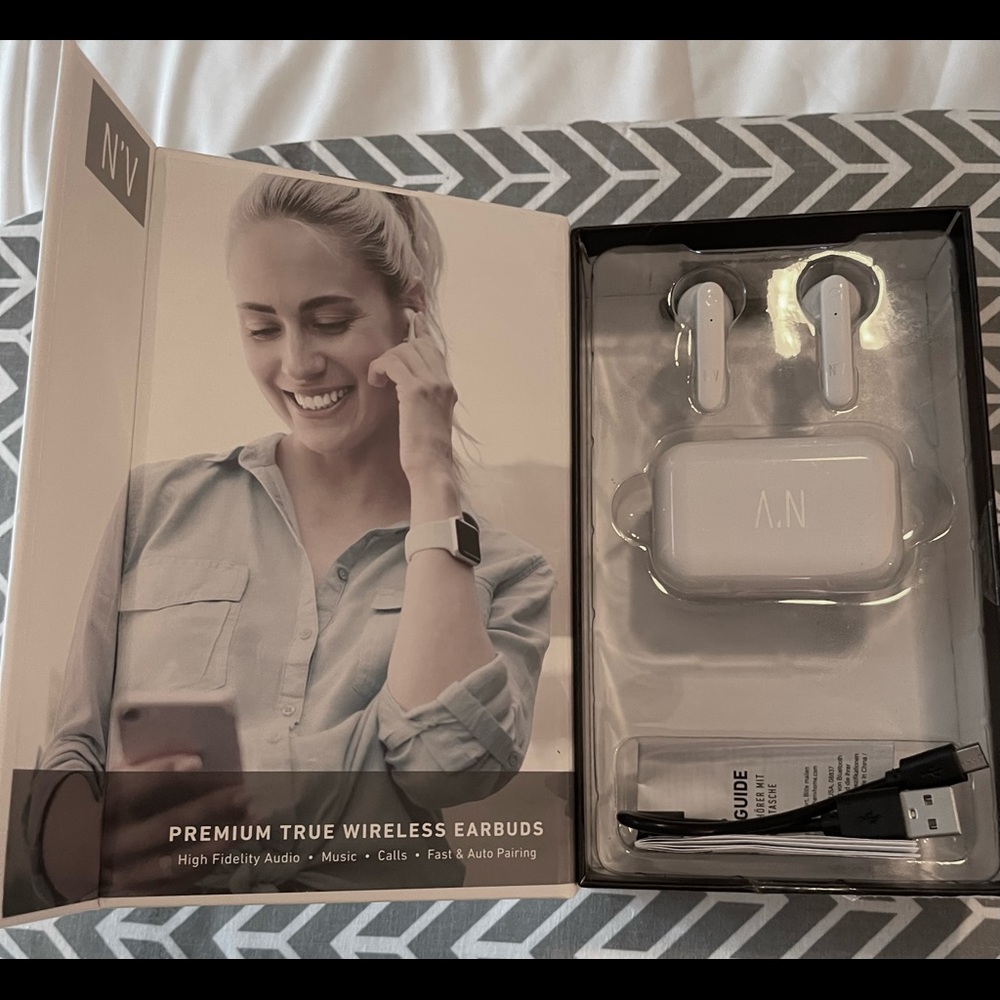 Wireless earbuds